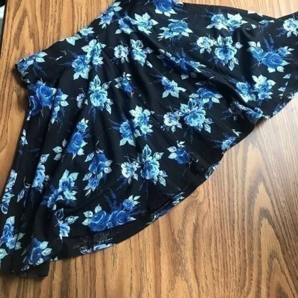 LC Lauren Conrad Full Flowered Mini Skirt